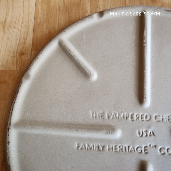 Pampered Chef 13” Round Pizza Stone Family Heritage Collection USA Made 098K - Picture 3 of 9